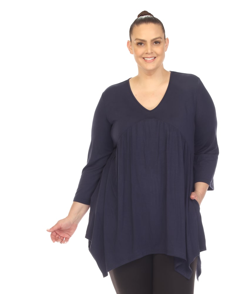Front of a model wearing a size 2X White Mark Empire Waist V-Neck Tunic Top in Navy by White Mark. | dia_product_style_image_id:291225